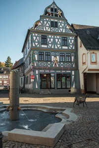 0074 BBL Bad Camberg, Marktplatz, Tiefenbachhaus, das Haus aus dem jahr 1592 zählt zu den schönsten Fachwerkhäusern in Bad Camberg 59315