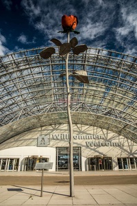 0014 BBL Leipzig, Messe, Rosenskulptur von Isa Genzken--84132