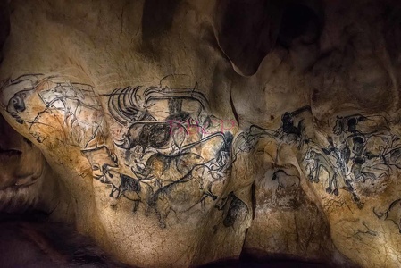 0020 BBL, Vallon Pontd´Arc,  Nachbau Chauvet-Höhle mit 20.000 Jahre alten Darstellungen von Tieren-271227