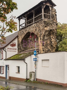 0004 BBL Butzbach, Amtsstraße , alter Stadttor mit Mauerrest, 371014