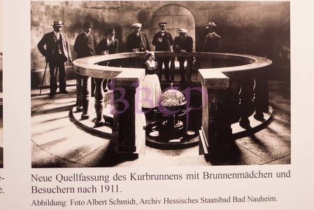 0008 a BBL Bad Nauheim, altes Foto vom eingefassten Brunnen von 1911  362616